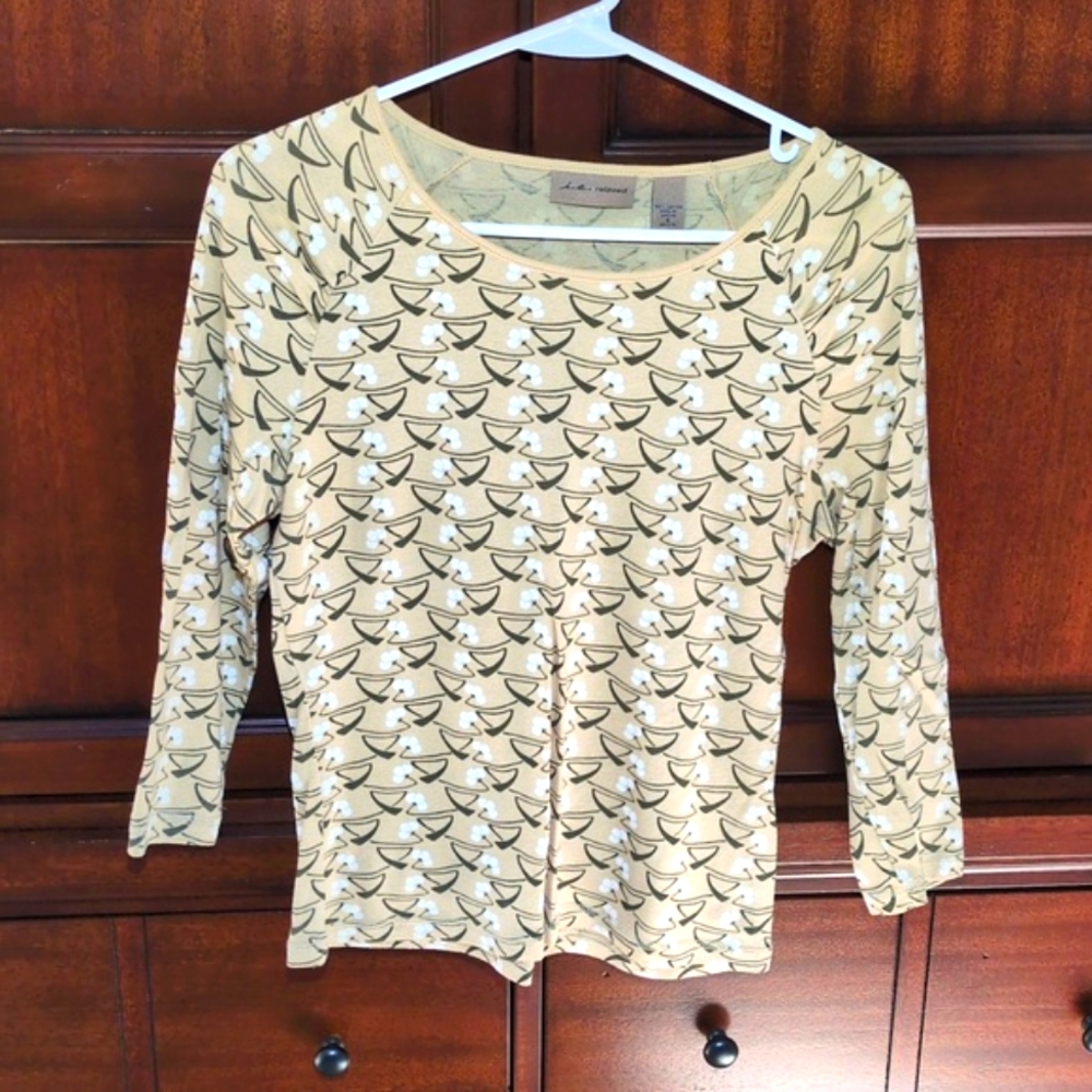 Women's Cream and Green Top / i.e.relaxed Tee